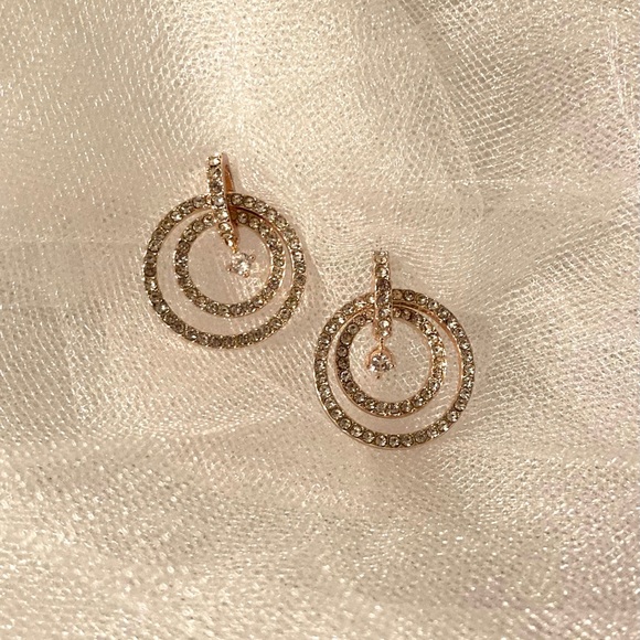 NWOT Sparkly earrings DILLARD’s - Picture 3 of 6